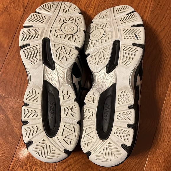 ASICS women’s volleyball shoes - Picture 3 of 5